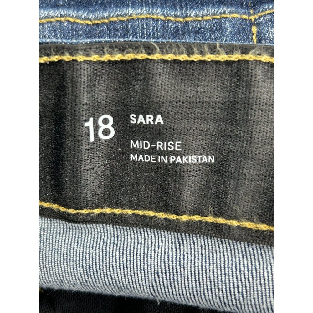 Liz Claiborne Womens Mid-Rise Sara Denim Shorts Size 18 Blue Made In Pakistan - Picture 10 of 11